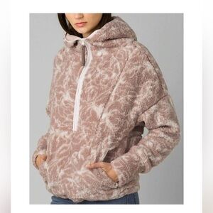 PrAna Polar Escape 1/2 zip hooded pullover in Dovetail Foliage. Size small.